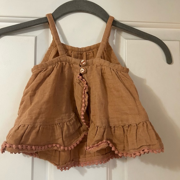 Jamie Kay Tan Ruffled Top - Picture 5 of 8